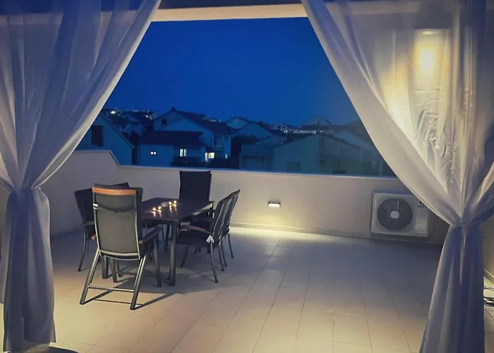 Olive Oasis Penthouse With Jacuzzi
