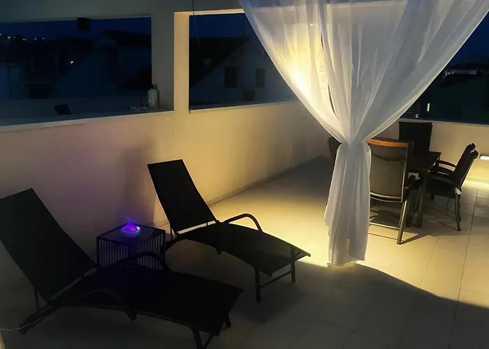 Olive Oasis Penthouse With Jacuzzi