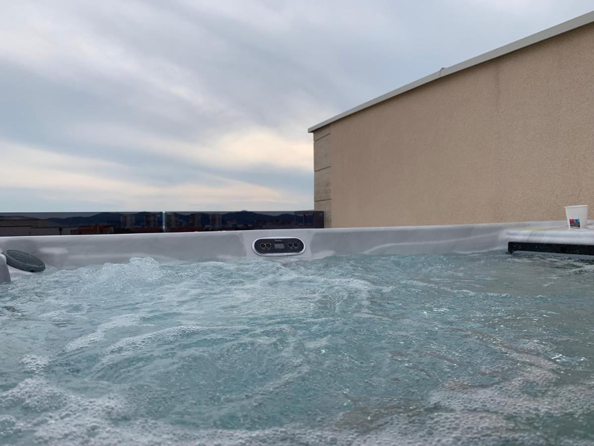Olive Oasis Penthouse With Jacuzzi Apartamento Zadar