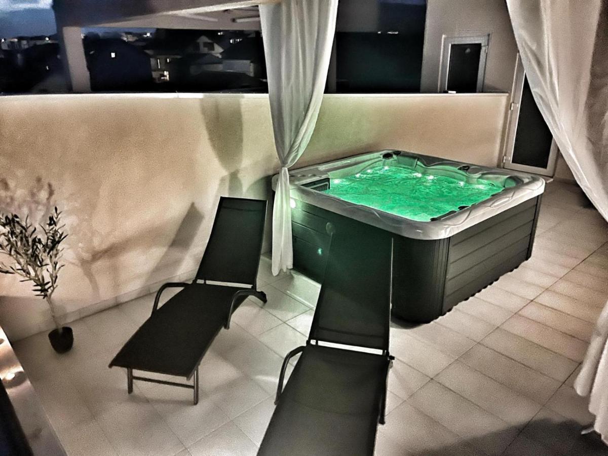 Olive Oasis Penthouse With Jacuzzi Apartamento *