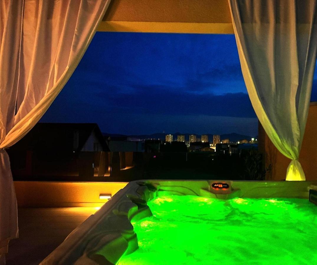 Olive Oasis Penthouse With Jacuzzi Apartamento Zadar